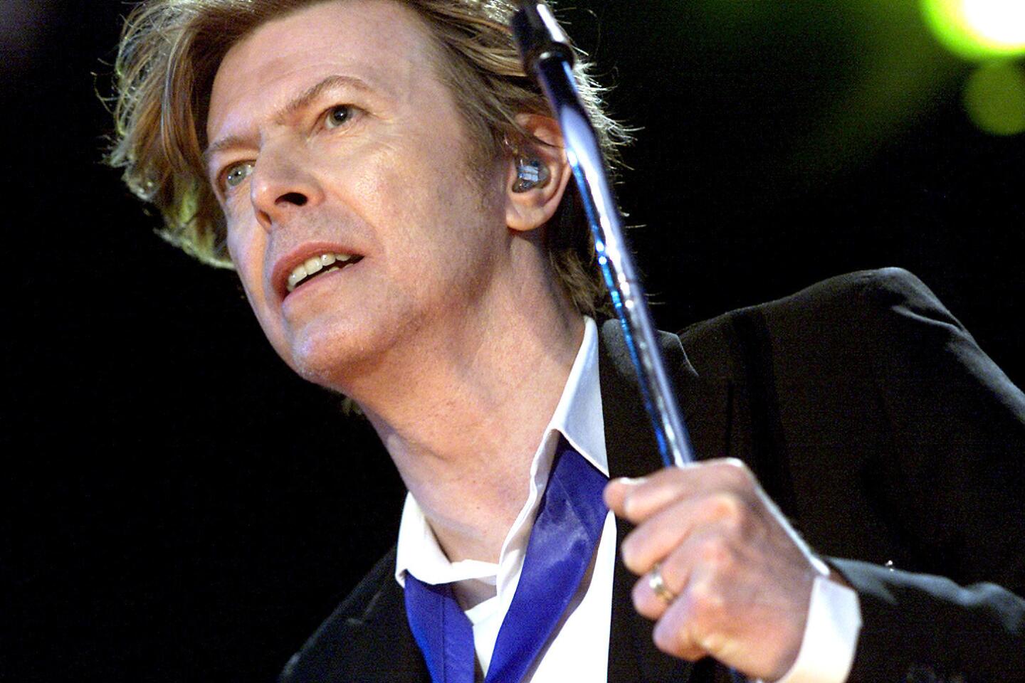 Beatles step aside for David Bowie on weekend radio show - Los 